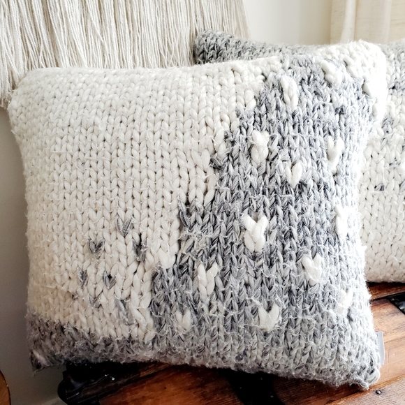 London Kaye Accents 2 Pc London Kaye Oversized Chunky Cable Knit Large Decorative Throw